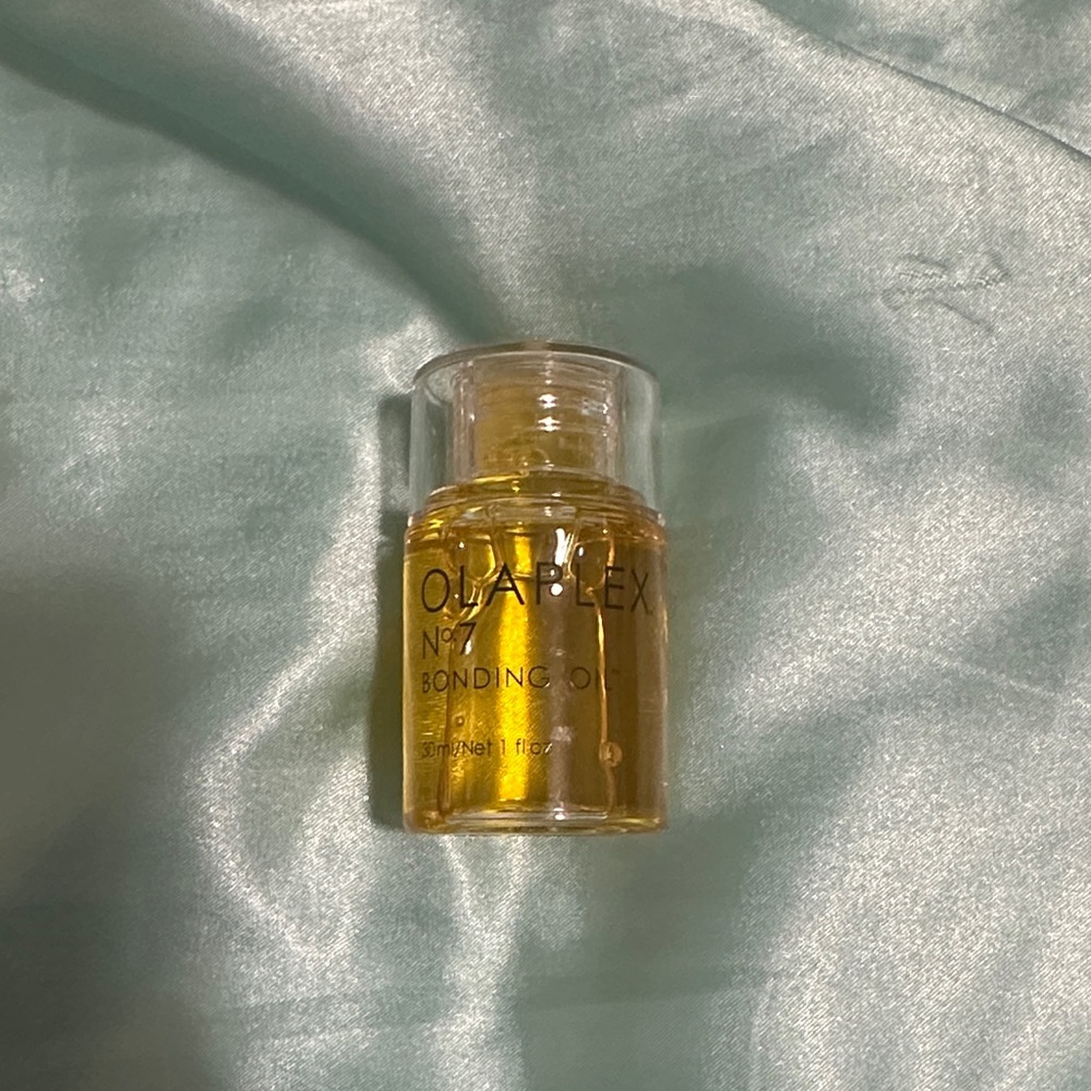 OLAPLEX Bonding Oil No.7 - Clear Bottle with Yellow Oil